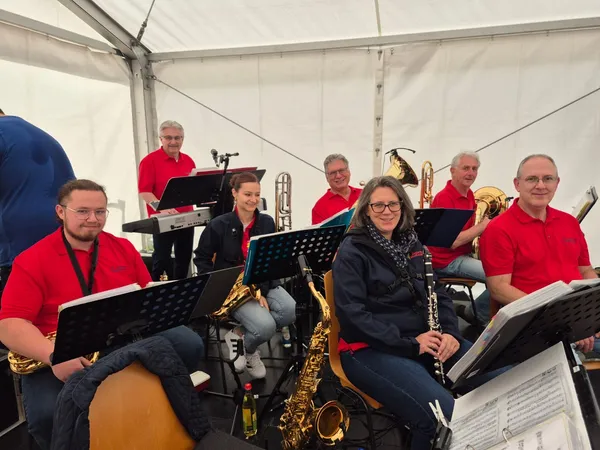 Zeckerner Kerwa 2025 – Gute Laune am Morgen